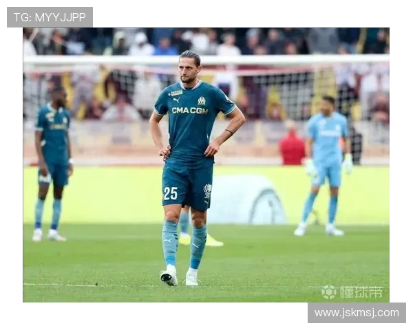 德泽尔比回应传闻称未与管理层讨论拉比奥转会事宜暂不作评价