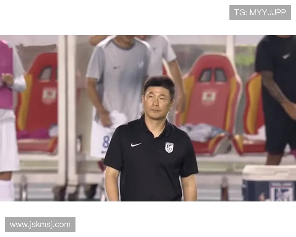 阎相闯抵达欧塞尔俱乐部 深入青训中心交流与学习